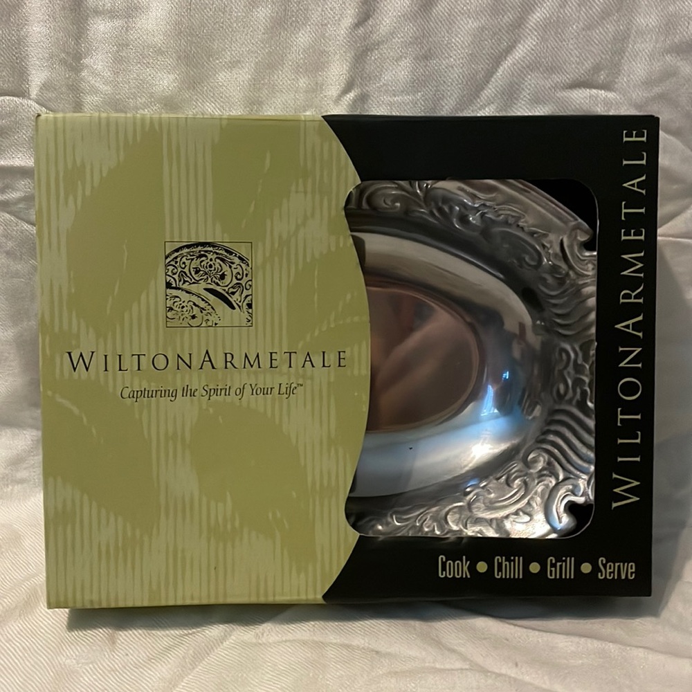 Wilton Armetale Viceroy Oval Bowl